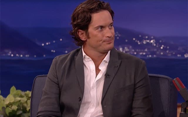 ‘Scream Queen’ Star Oliver Hudson Waxed It All