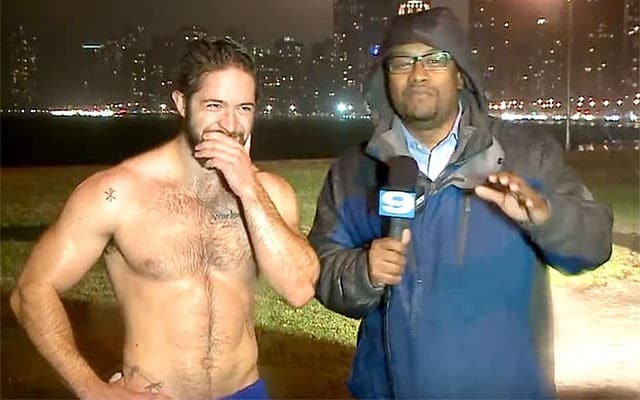 Shirtless Chicago Jogger Breaks the Internet