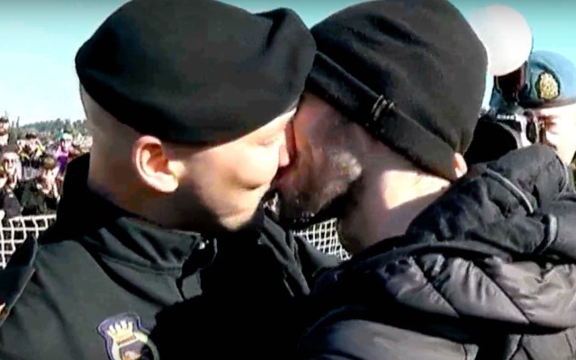 Seaman Kisses Boyfriend After 255 Days at Sea