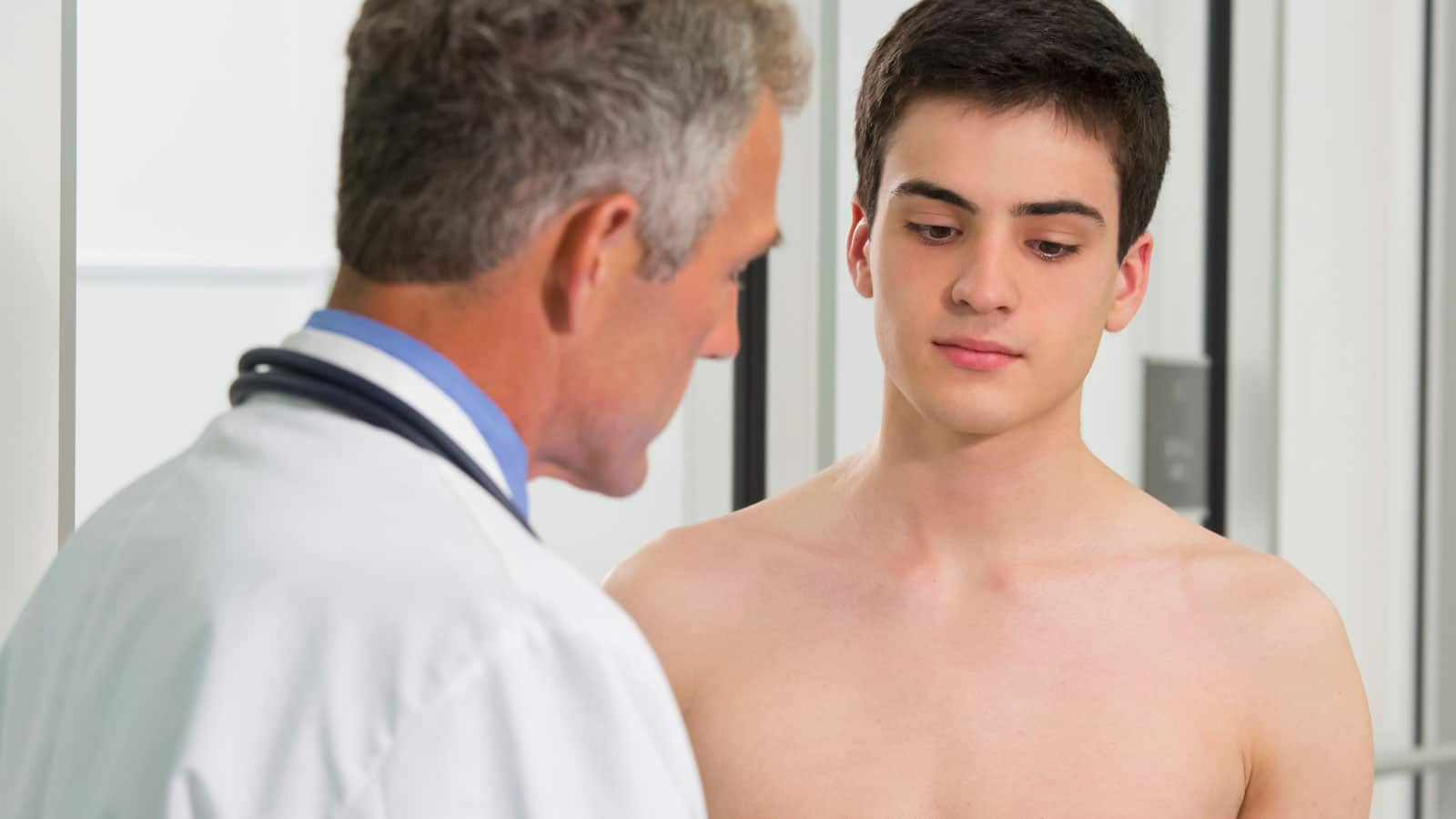 Gay or Bi Men Who Disclose Sexual History May Get Better Healthcare