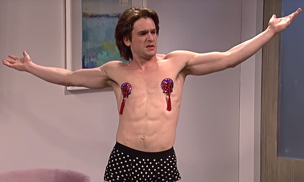 A Hairless Kit Harington Bares It All for SNL Bachelorette Party