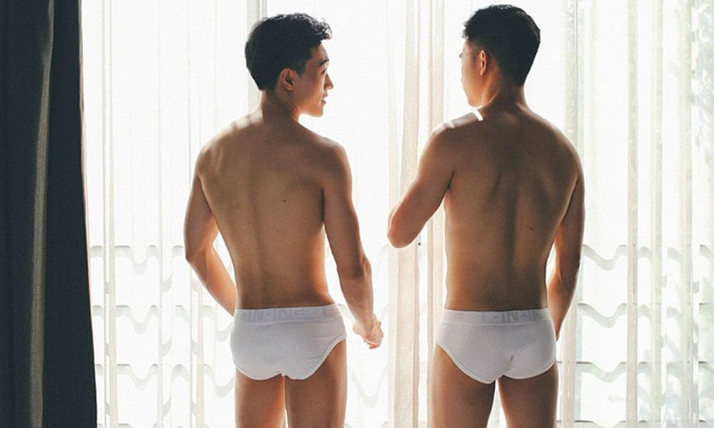 29 Photos of Young Gay Love in Asia