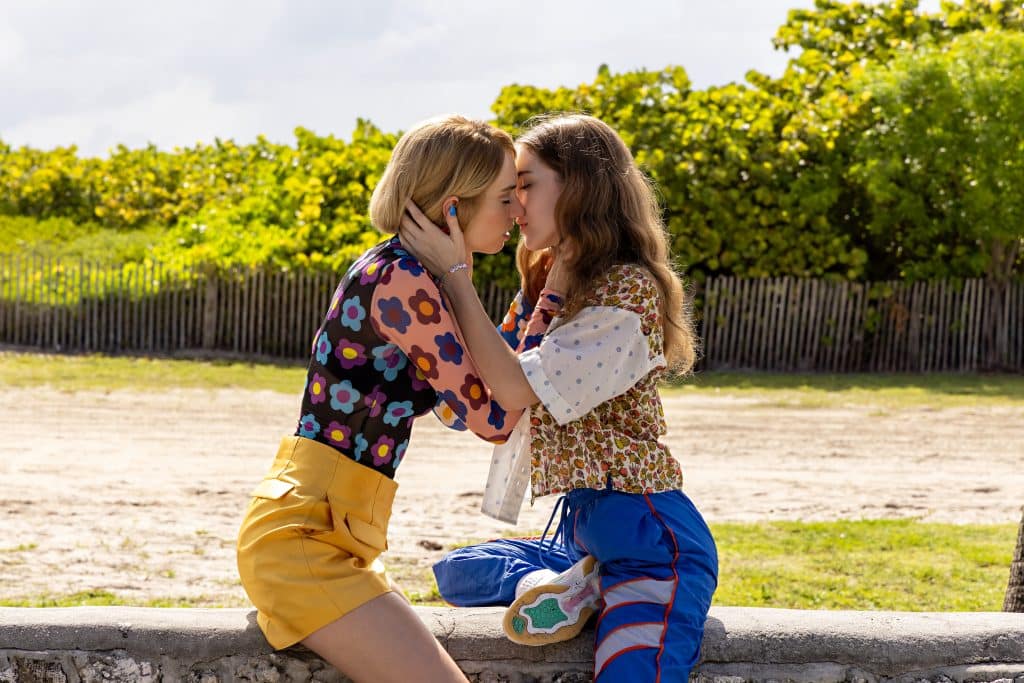 DO REVENGE - (L-R) Maya Hawke as Eleanor and Talia Ryder as Gabbi in Do Revenge. Cr. Kim Simms/Netflix © 2022.