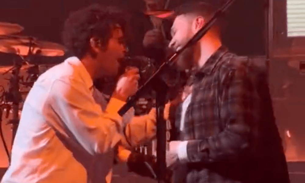 Matty Healy Makes Out With Male Fan On Stage