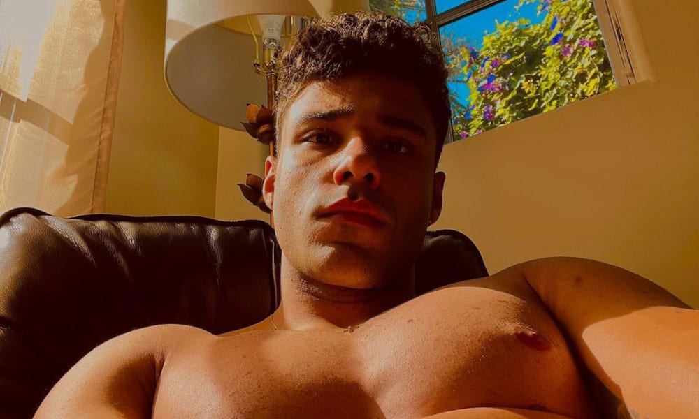 Rafael Silva Shares Shirtless Beach Pics