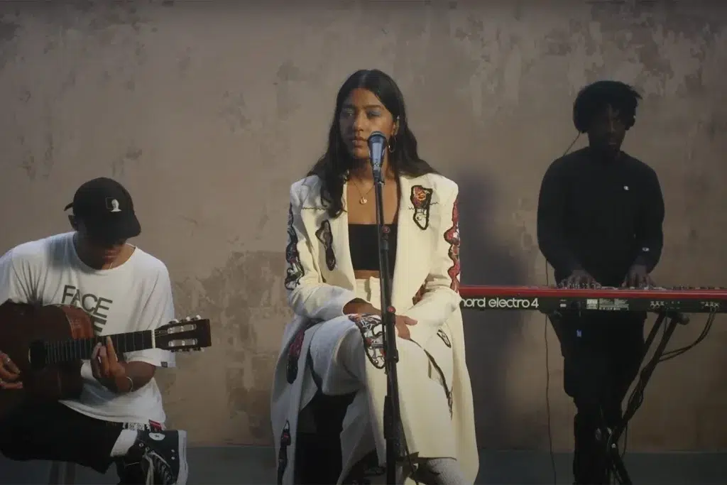 Hope Tala Performing 'Crazy' Live.