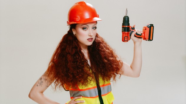 Chappell Roan has achieved even more success with her new song, “The Giver,” debuting at #5 on Billboard’s Hot 100 and claiming the #1 spot on the Hot Country Songs chart.