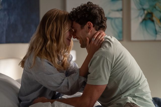 PULSE. (L-R) Willa Fitzgerald as Danny Simms and Colin Woodell as Xander Phillips in Episode 108 of Pulse. Cr. Jeff Neumann/Netflix © 2024