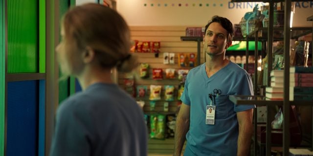 PULSE. (L to R) Willa Fitzgerald as Danny Simms and Colin Woodell as Xander Phillips in Episode 102 of Pulse. Cr. Courtesy of Netflix © 2025
