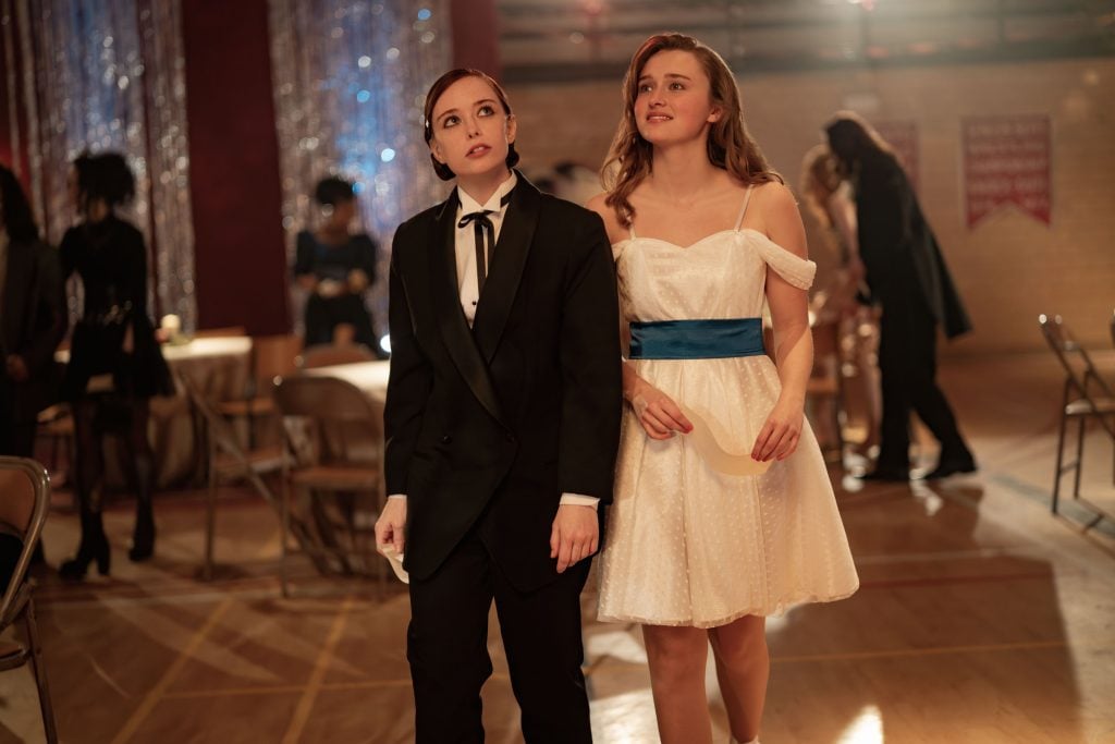 Fear Street: Prom Queen. (L-R) Suzanna Son as Megan Rogers and India Fowler as Lori Granger in Fear Street: Prom Queen.