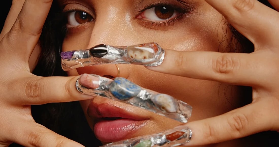 JADE Opens Up on Heartache and Glitter With New Single ‘Plastic Box’