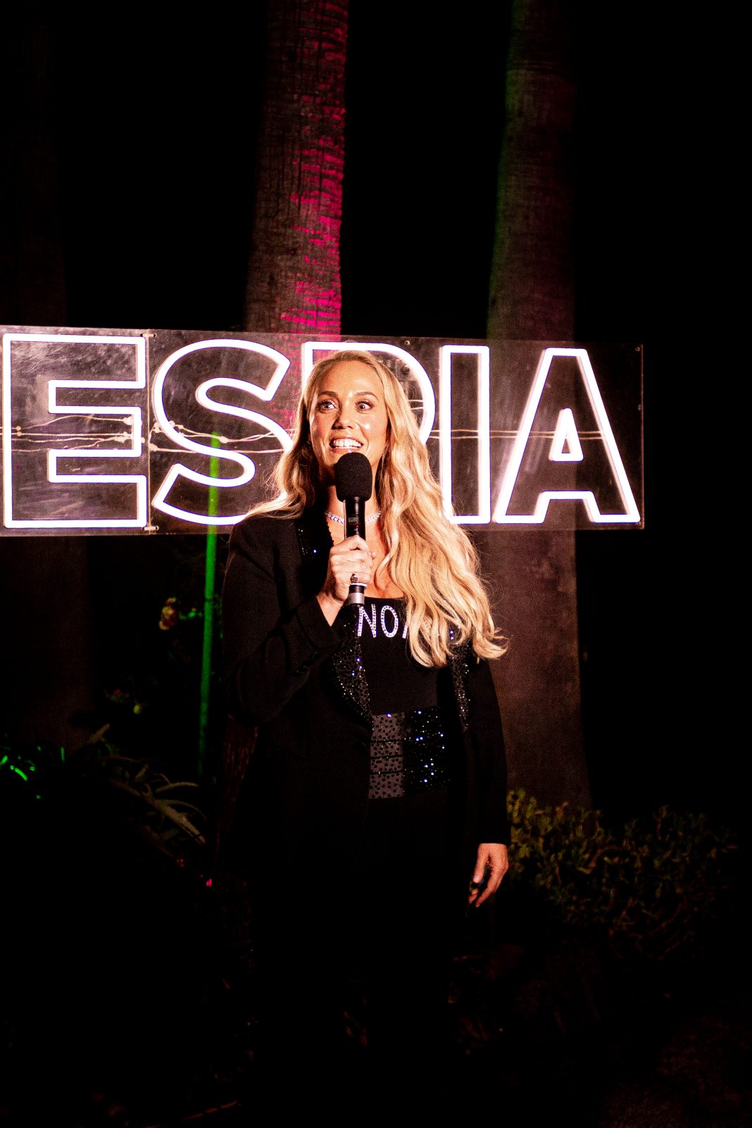 Elizabeth Berkley attends Cinespia’s Pride and 30th anniversary screening of Showgirls at Hollywood Forever Cemetery presented by Amazon MGM Studios and Prime Video. Photo: Cinespia / Kelly Lee Barrett