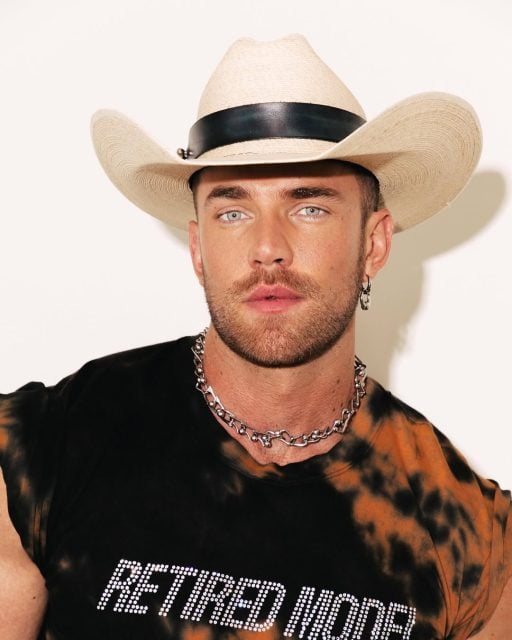 Zane Phillips poses for his rodeo photos. Photo: @zanethan, @owen_devalk