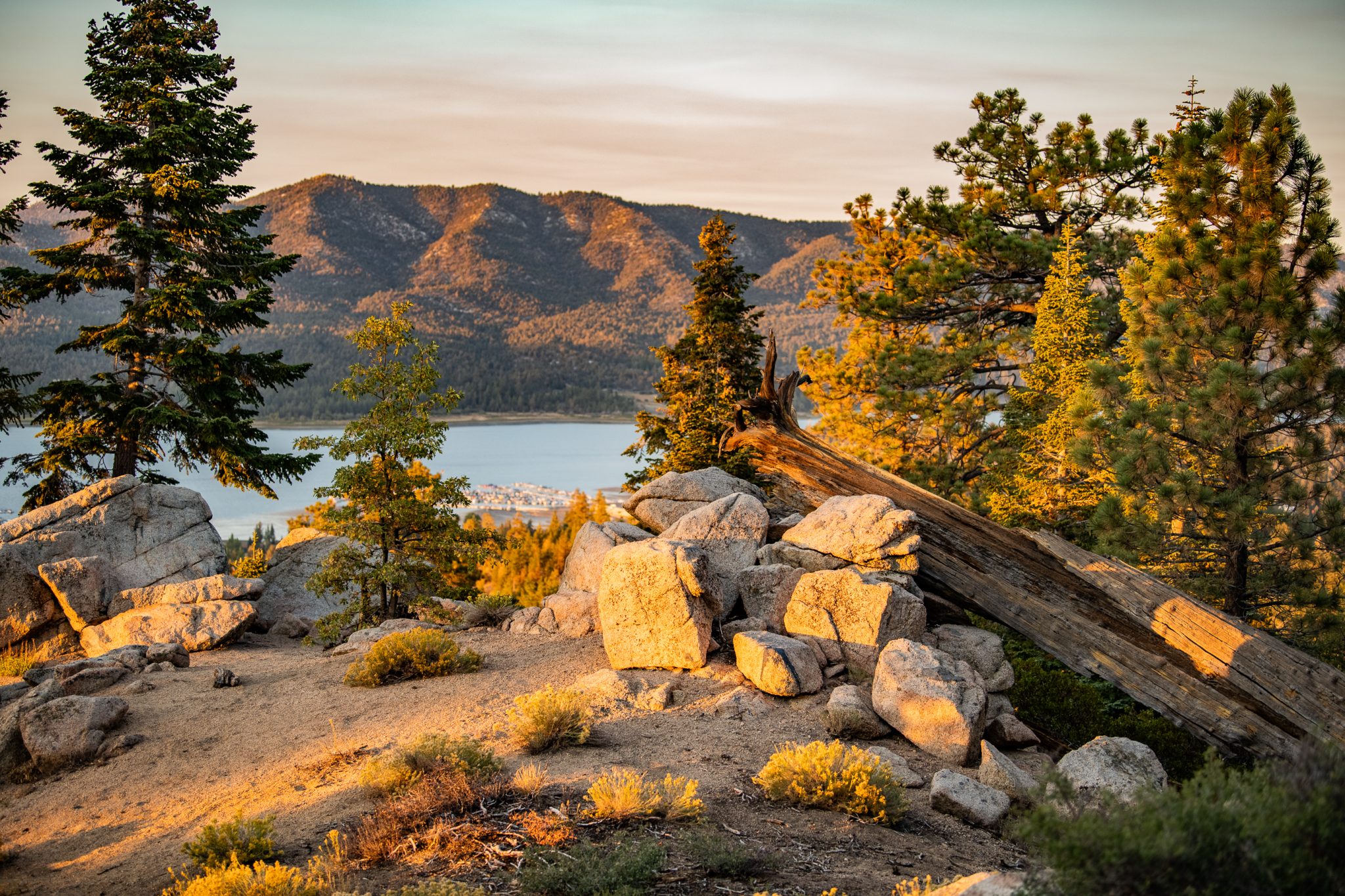 Big Bear Lake in Fall. Souther California fall season. Photo: Visit Big Bear