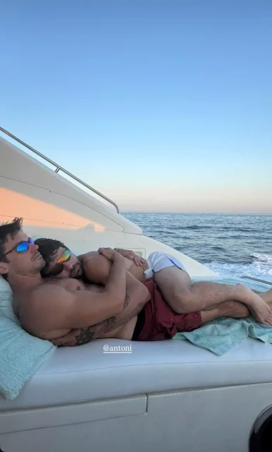 Antoni and his new potential man. Photo: Photo: @zacharias