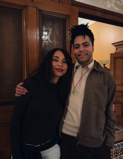 Sade with her son, Izaak Theo.