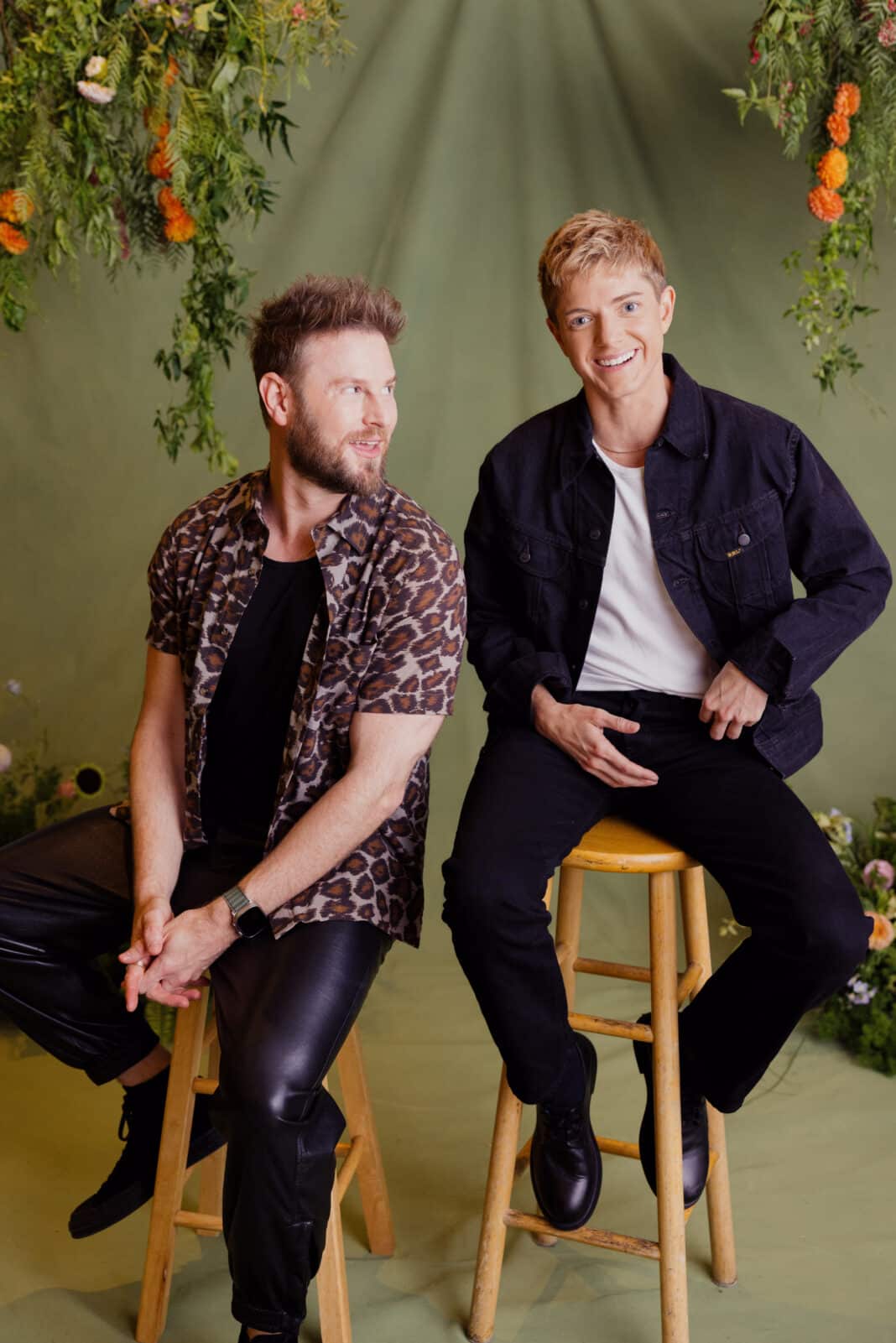 Mae Martin and Bobby Berk at the Netflix Portrait Studio at the Wayward Tastemaker Event on September 20, 2025 in Los Angeles Cr. Nolwen Cifuentes/Netflix © 2025