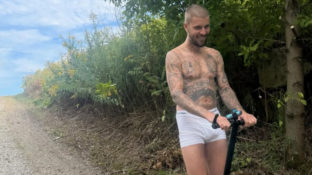 Justin Bieber Rides a Segway in His Briefs and the Internet Can’t Look Away