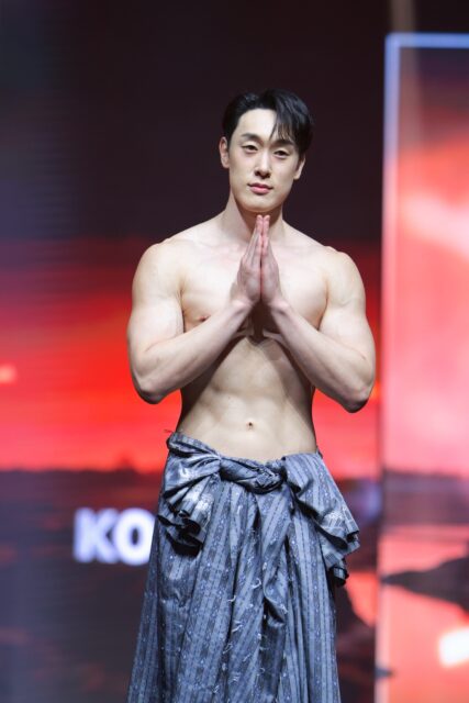 The men of Mister Global 2025 walk the stage in traditional Thai attire.