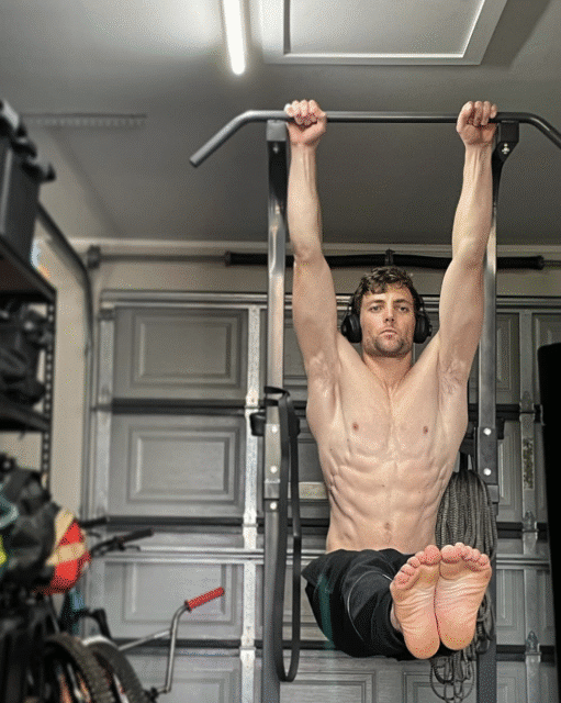 The internet is thirsting over Cameron Brown, the stunt performer playing the Xenomorph in 'Alien: Earth.' See why he’s stealing the spotlight.