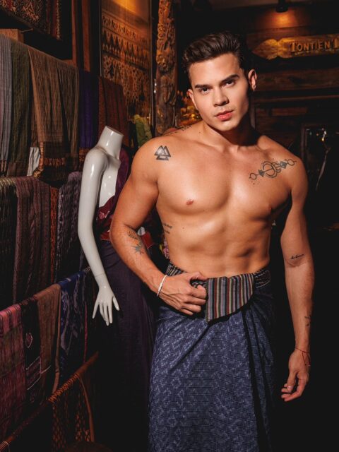 Mr. Panama wrapped in the elegance of Isan Thai silk for Mister Global, 2025
