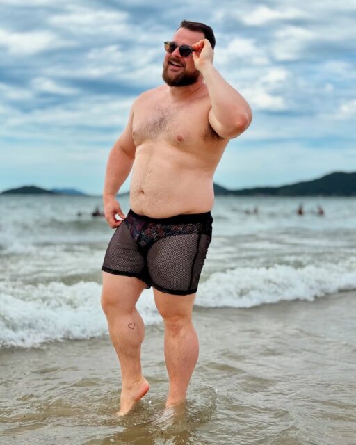 Arthur Mayolo Shirtless