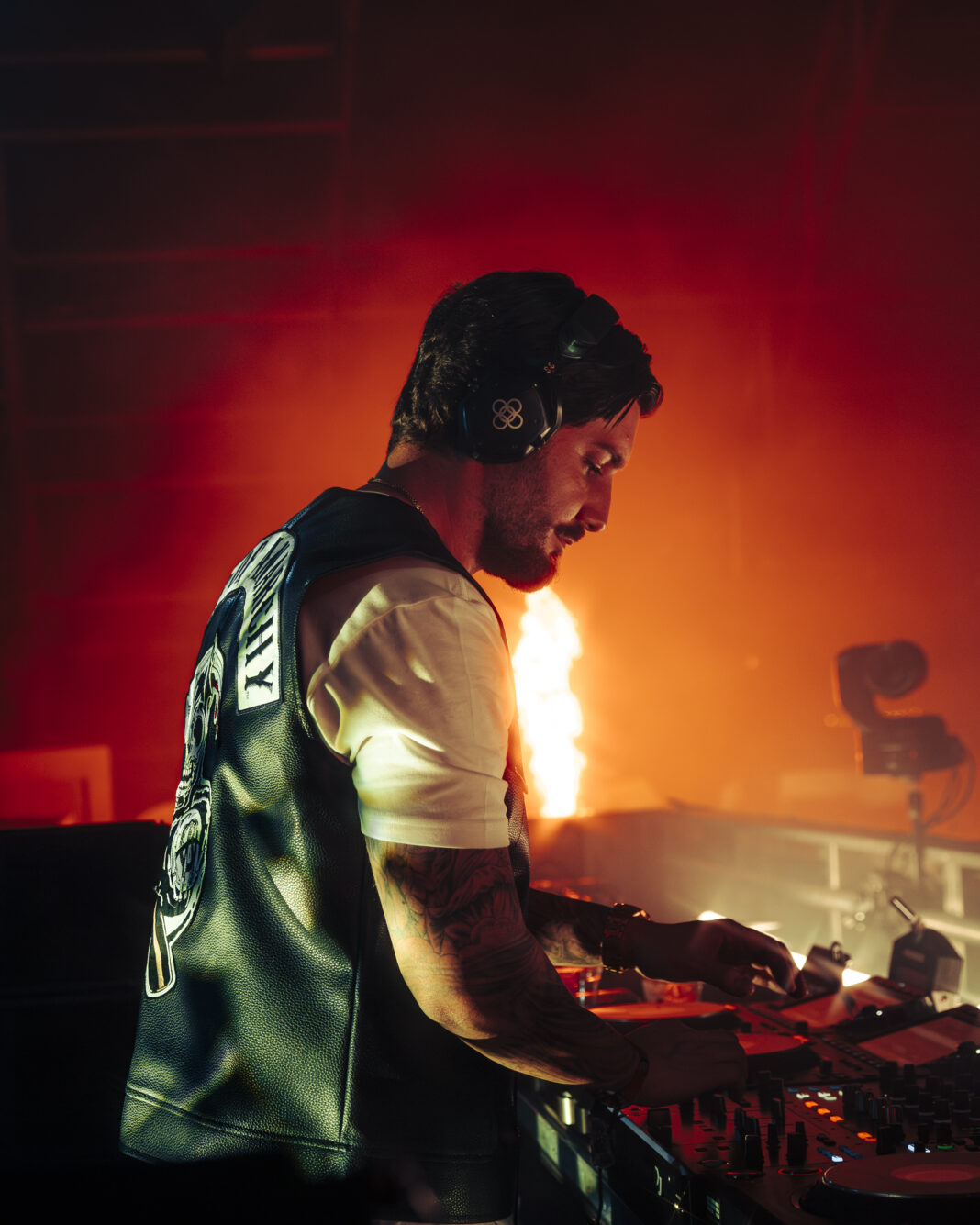 Escape Psycho Circus from Insomniac with Alesso playing for the crowd. Photo: Gina Joy via Insomniac