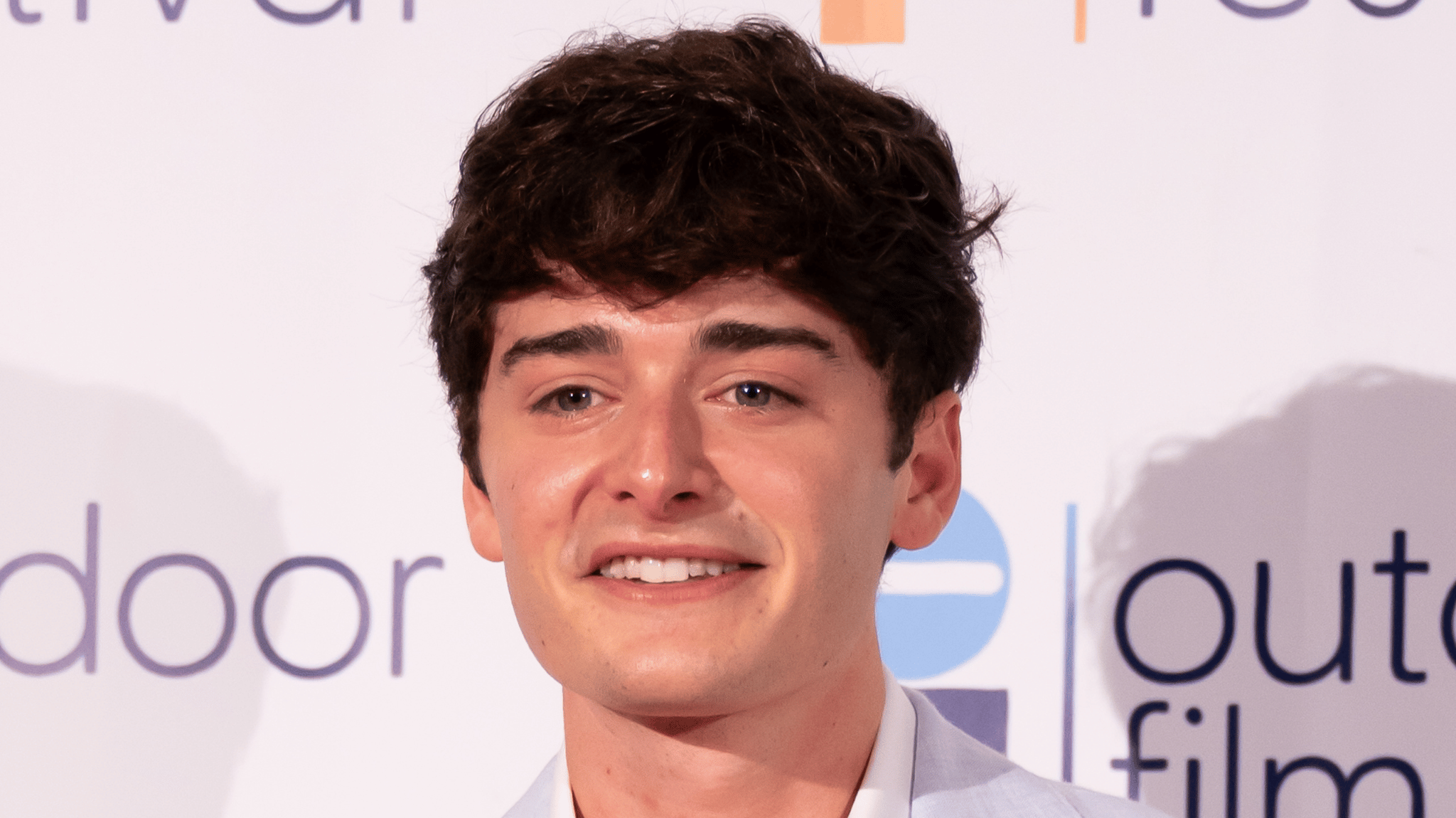 Noah Schnapp Says Reporters Questioned His Sexuality When He Was 12 Noah Schnapp Says Reporters Questioned His Sexuality When He Was 12