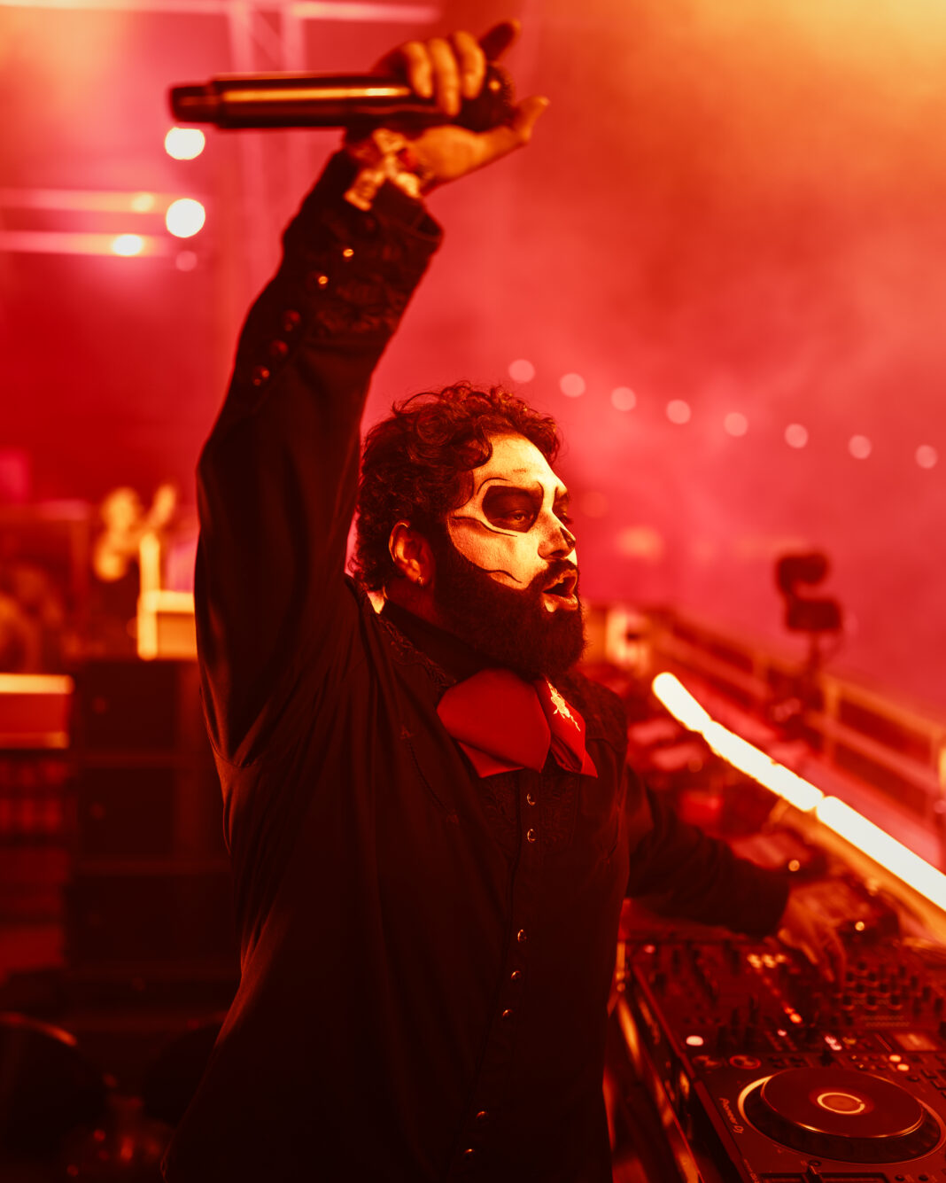 Escape Psycho Circus from Insomniac with Desorro playing for the crowd. Photo: Skyler Greene via Insomniac