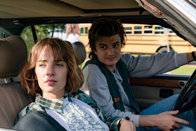STRANGER THINGS. (L to R) Maya Hawke as Robin Buckley and Joe Keery as Steve Harrington in STRANGER THINGS. Cr. Steve Dietl/Netflix © 2022