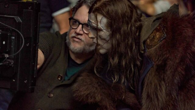 FRANKENSTEIN. (L to R) Writer/Director Guillermo del Toro and Jacob Elordi as The Creature on the set of Frankenstein. Cr. Ken Woroner/Netflix © 2025.