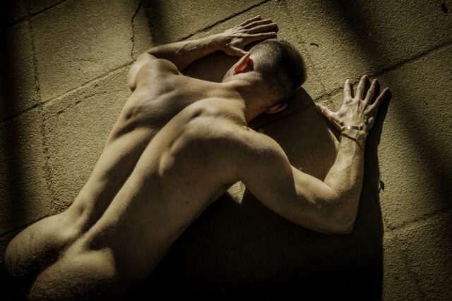 Photos of exposed men in ruins by Ahmad Naser