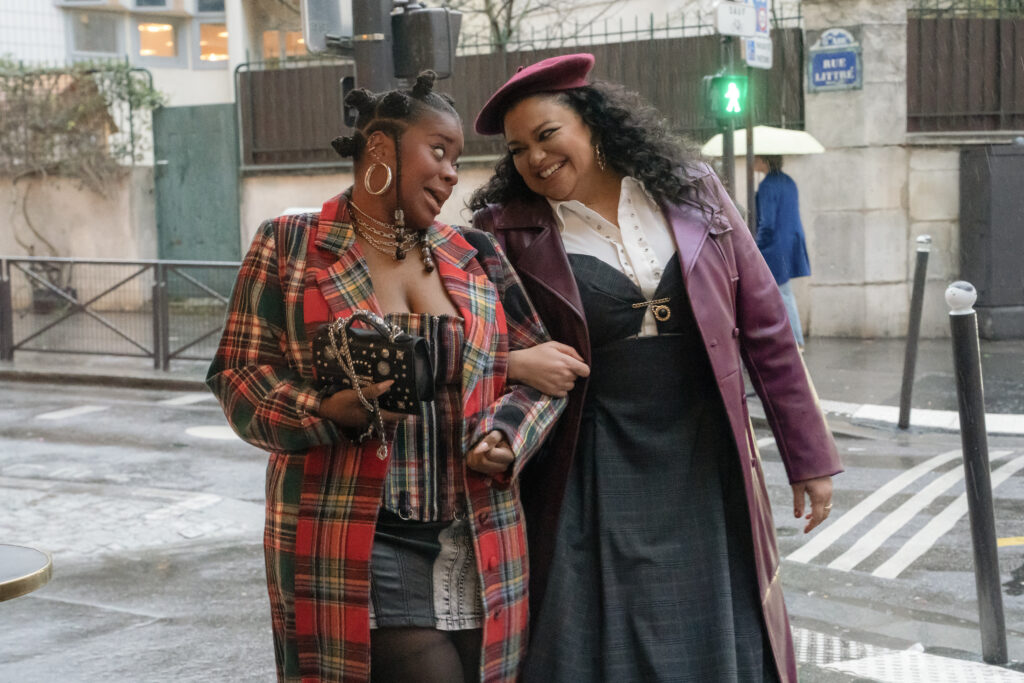 Survival of the Thickest S3. (L to R) Alecsys Proctor-Turner as Nala and Michelle Buteau as Mavis Beaumont in Episode #304 of Survival of the Thickest S3. Cr. Vanessa Clifton/ Netflix © 2025
