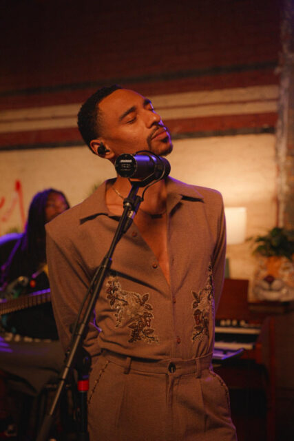 Grammy winner Durand Bernarr honors Ella Fitzgerald and Alanis Morissette in Salt Lick Sessions' Songs of U.S., celebrating the songs that define America.