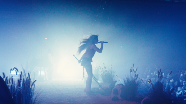 Slayyyter kicked off her sold-out two-night run in Los Angeles with unmatched vocals and raw energy.