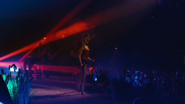 Slayyyter kicked off her sold-out two-night run in Los Angeles with unmatched vocals and raw energy.
