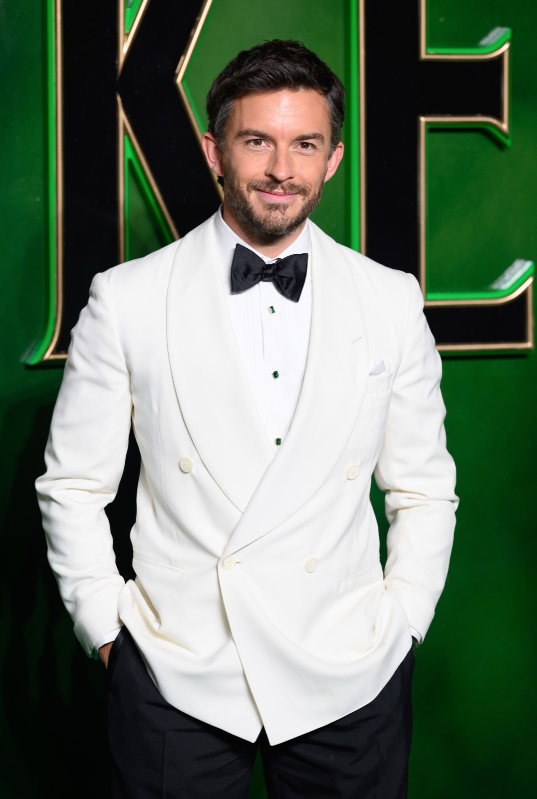 Jonathan Bailey wearing a white dinner jacket and black bow tie at the London Wicked premiere.